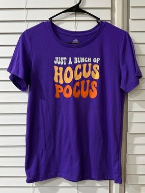 Purple, Just A Bunch Of Hocus Pocus' Graphic Tee! Size Small 4-6💜💜